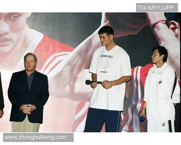 姚明在美国街头偶遇篮球传奇人物引发热议与回忆