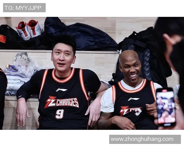 马布里怒斥姚明引发争议球场之外的恩怨情仇再度升级 马布里怒斥姚明引发争议球场之外的恩怨情仇再度升级