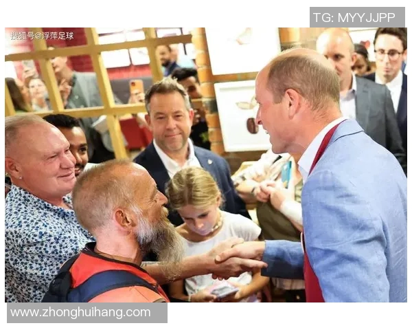 足球明星亲吻球场瞬间定格激情与荣耀的完美结合