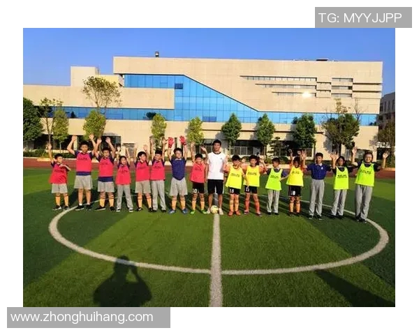 足球明星比心壁纸精选展现热爱与激情的完美瞬间